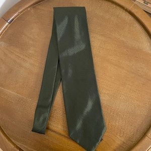 Armani Collezioni Men’s 100% Silk Tie Green Zig Zag Pattern Career Made in Italy